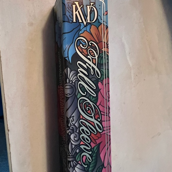 KVD Full Sleeve Mascara - Ink Black. In beautifully tattoo-inspired box. - Picture 2 of 7